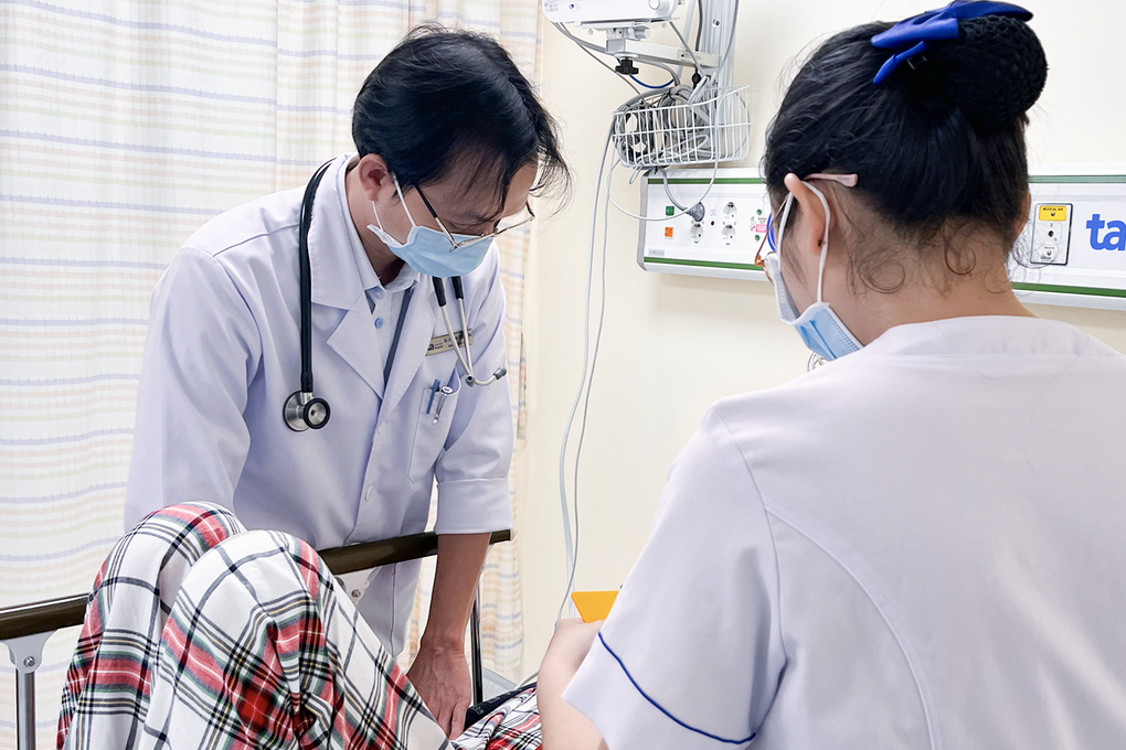 Vụ nghi ngộ độc sau khi ăn bánh mì ở TPHCM: 52 ca vào viện, có cả thai phụ - 1 Vụ nghi ngộ độc sau khi ăn bánh mì ở TPHCM: 52 ca vào viện, có cả thai phụ - 1