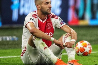 Tiền vệ Hakim Ziyech: “Ajax bị loại bởi lỗi của tôi”