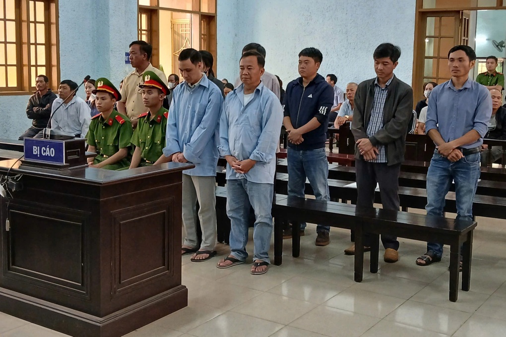 Hàng loạt cựu cán bộ lĩnh án vì sai phạm bồi thường, hỗ trợ tái định cư - 1 Hàng loạt cựu cán bộ lĩnh án vì sai phạm bồi thường, hỗ trợ tái định cư - 1