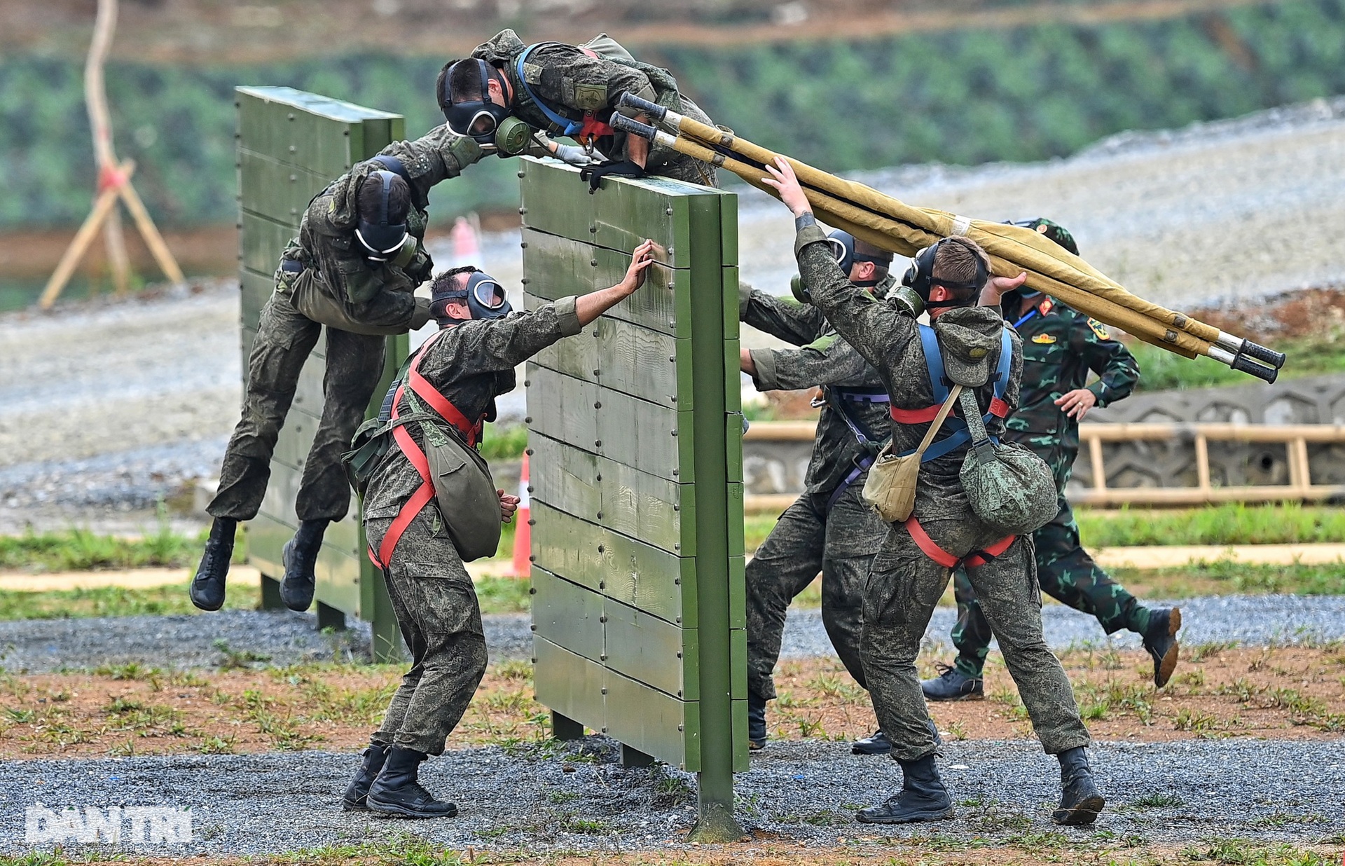 Quyết liệt cuộc tranh tài giữa đội Việt Nam và Nga nội dung Vùng tai nạn - 6 Quyết liệt cuộc tranh tài giữa đội Việt Nam và Nga nội dung Vùng tai nạn - 6