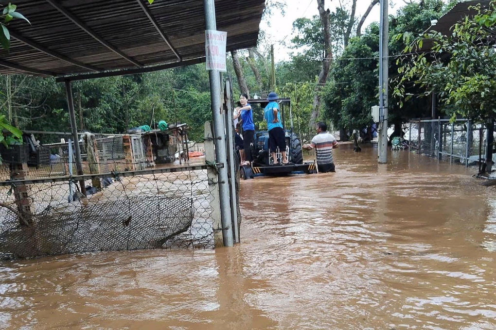 Xã ở Đồng Nai ngập sâu sau mưa lớn - 2 Xã ở Đồng Nai ngập sâu sau mưa lớn - 2