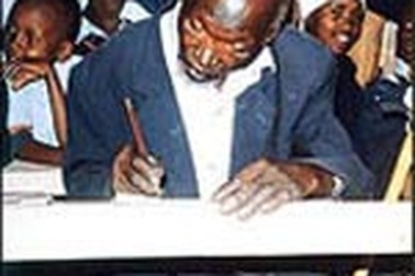 “Cụ” học sinh tiểu học 85 tuổi xuất ngoại 