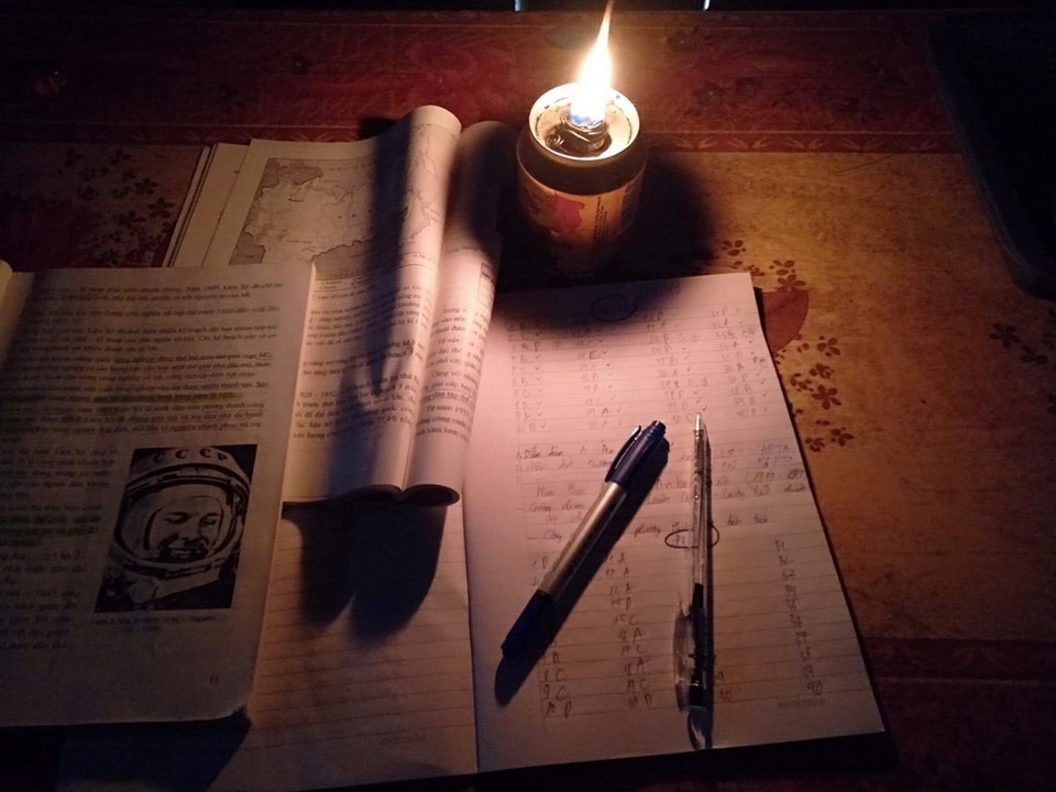 Cảm động học sinh vùng cao băng rừng, “hứng” mạng học trực tuyến - 4 Cảm động học sinh vùng cao băng rừng, “hứng” mạng học trực tuyến - 4