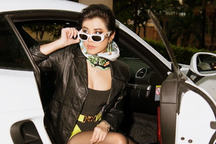 Hoa hậu Emily Hồng Nhung diện đồ cá tính lái siêu xe đi dự sự kiện