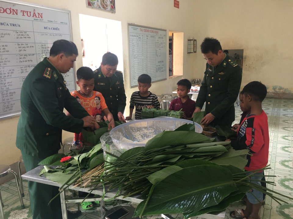 Tết đủ đầy của những cậu học trò người Rục là con nuôi đồn biên phòng - 5 Tết đủ đầy của những cậu học trò người Rục là con nuôi đồn biên phòng - 5