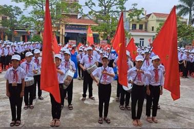 Thực hư nhà trường quy định học sinh không gọi bạn là "ông xã, bà xã"