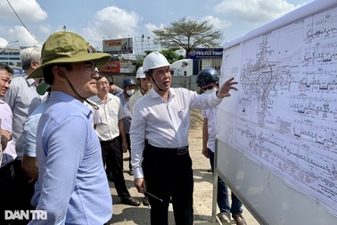 Phó Chủ tịch TPHCM thị sát hàng loạt các công trình giao thông trọng điểm