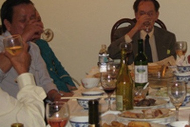 Cấm hoàn toàn rượu tự nấu?