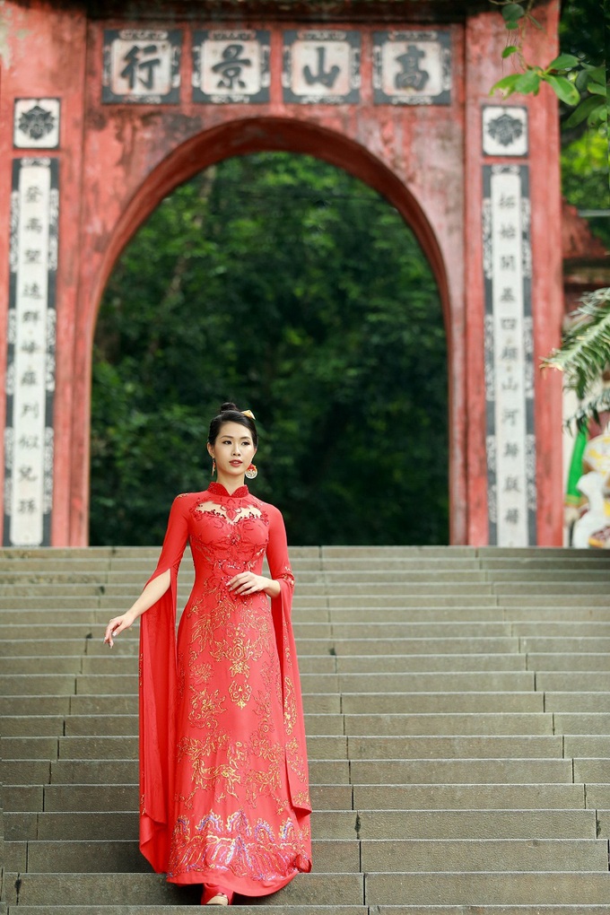 Chiêm ngưỡng bộ sưu tập áo dài 'Di sản Đền Hùng' - Ảnh 6. Chiêm ngưỡng bộ sưu tập áo dài 'Di sản Đền Hùng' - Ảnh 6.