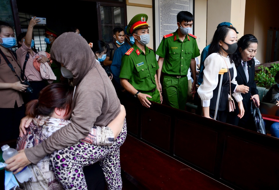 Nữ tiếp viên hàng không bị tài xế xe Mercedes tông vẫn quyết kháng cáo - 6