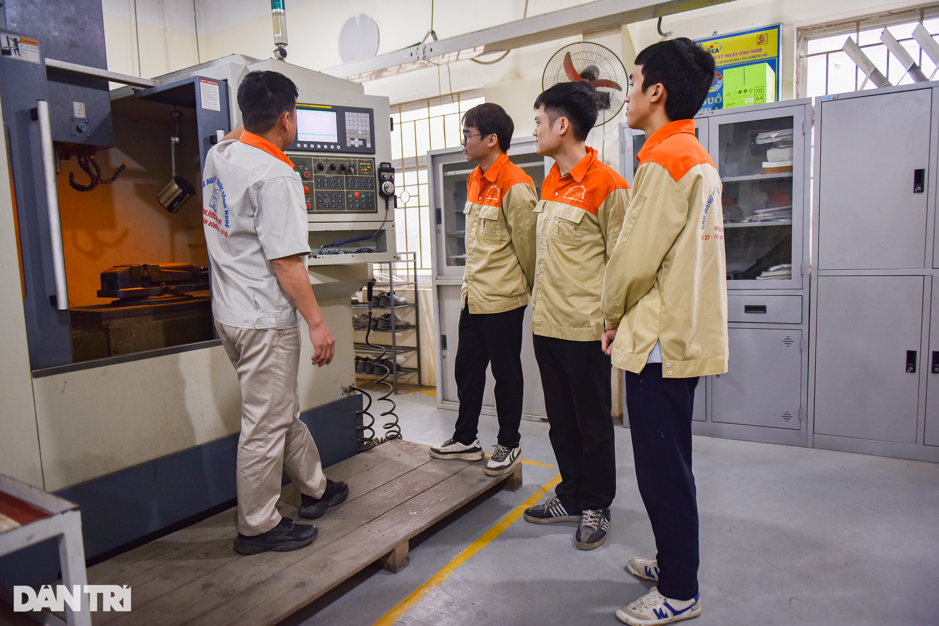 Xưởng thực hành hiện đại của nghề lương 20 triệu đồng nhưng thiếu người học - 4 Xưởng thực hành hiện đại của nghề lương 20 triệu đồng nhưng thiếu người học - 4
