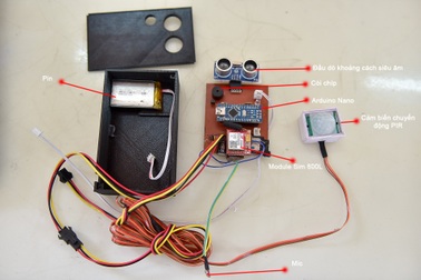 Thiết bị cảnh báo trẻ em bị bỏ quên trên ôtô của hai học sinh Quảng Ninh