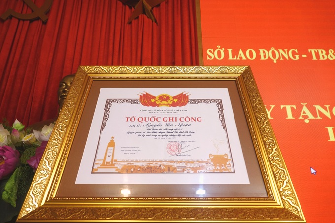 Hà Nội, trao Bằng Tổ quốc ghi công cho liệt sỹ Nguyễn Văn Ngoạn - Ảnh 2. Hà Nội, trao Bằng Tổ quốc ghi công cho liệt sỹ Nguyễn Văn Ngoạn - Ảnh 2.