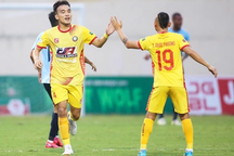 Thắng đậm HL Hà Tĩnh, CLB Thanh Hóa lên đầu bảng V-League