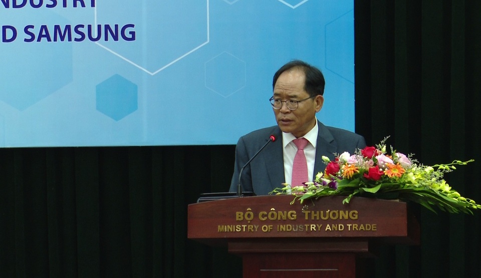 Bộ Công thương bắt tay Samsung đẩy mạnh thị trường khuôn mẫu 1 tỉ USD - 2 Bộ Công thương bắt tay Samsung đẩy mạnh thị trường khuôn mẫu 1 tỉ USD - 2