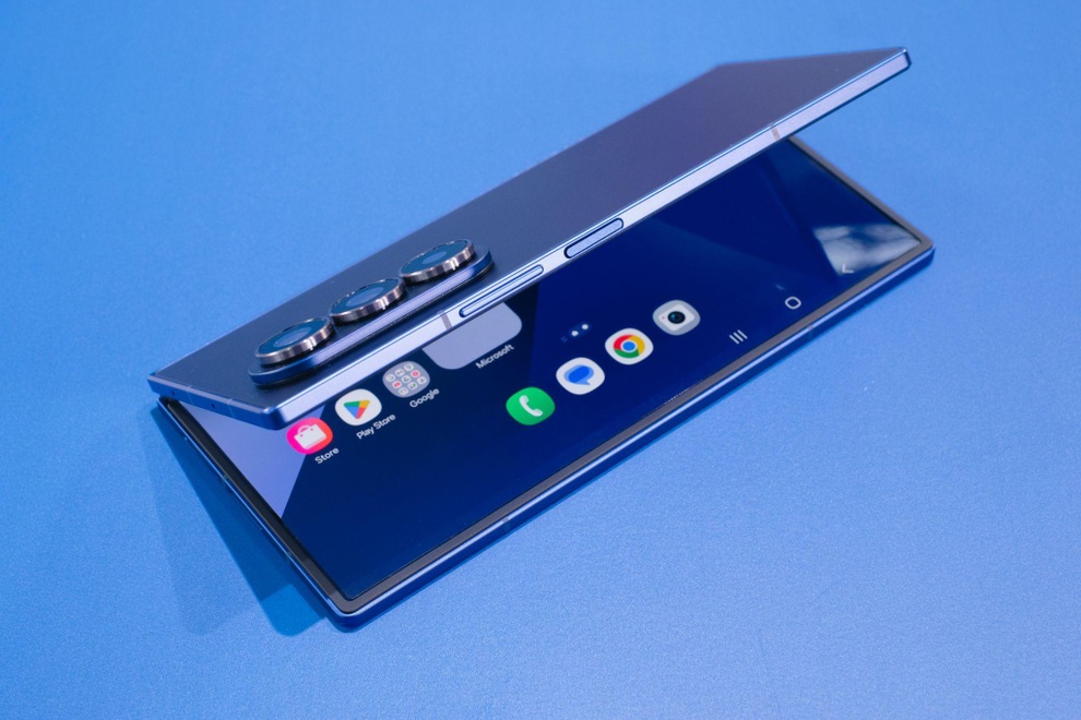 Galaxy Z Fold7 thuyết phục cả người dùng cũ lẫn mới nhờ loạt nâng cấp rõ rệt - 1 Galaxy Z Fold7 thuyết phục cả người dùng cũ lẫn mới nhờ loạt nâng cấp rõ rệt - 1