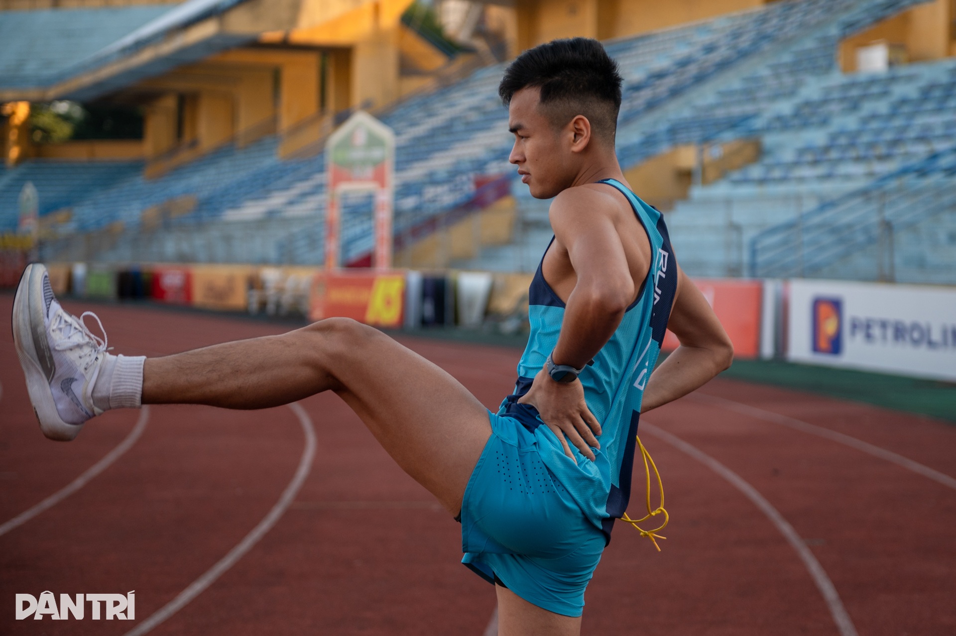 Sợi dây thay đôi mắt của những chân chạy không thấy đường, chỉ nghe tiếng - 2 Sợi dây thay đôi mắt của những chân chạy không thấy đường, chỉ nghe tiếng - 2