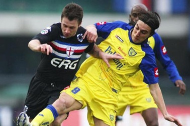 Hàng loạt trận tại Serie A có “mùi” bán độ?