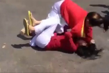 Clip nữ sinh đánh bạn cùng trường