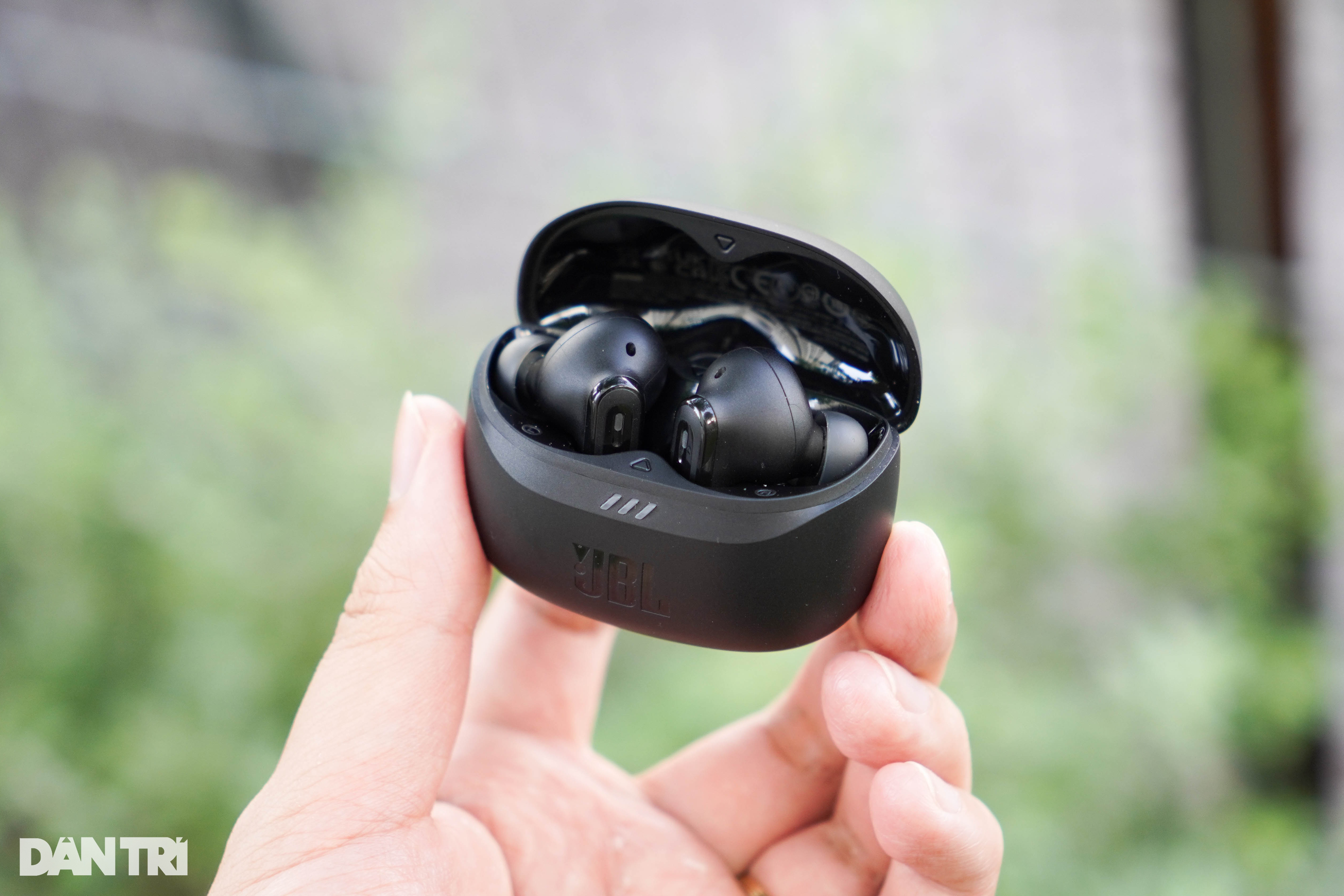 View - Đánh giá tai nghe JBL Tune Beam 2: Tính năng chống ồn cần cải thiện | Báo Dân trí