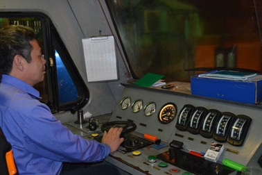 Nghề lái tàu: Chỉ ai vào buồng lái mới thấu hiểu