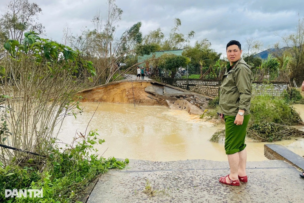 Phó Thủ tướng Lê Thành Long kiểm tra sự cố đê vỡ, thăm hỏi bà con vùng lũ - 3 Phó Thủ tướng Lê Thành Long kiểm tra sự cố đê vỡ, thăm hỏi bà con vùng lũ - 3