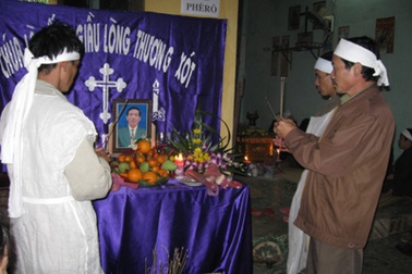 Chìm tàu, 4 ngư dân chết và mất tích