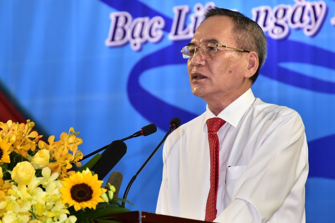 Bí thư tỉnh ủy đọc thơ tặng chị em dự đại hội phụ nữ - 1 Bí thư tỉnh ủy đọc thơ tặng chị em dự đại hội phụ nữ - 1