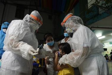 HĐND TPHCM thông qua chính sách đặc thù cho tuyến đầu chống dịch