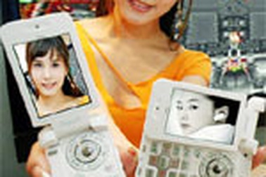 Samsung ra lò điện thoại chơi game 3D 