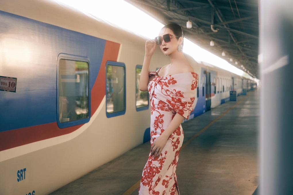 Hoa hậu Giáng My ưa chuộng phong cách cổ điển, hoài niệm với ga Sài Gòn - 4 Hoa hậu Giáng My ưa chuộng phong cách cổ điển, hoài niệm với ga Sài Gòn - 4