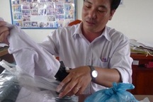 Thầy Bí Thư đoàn chuyên lo đồng phục, sách vở… cho học sinh nghèo