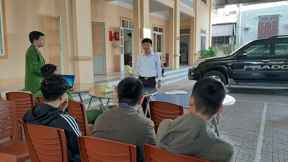 Chế tạo pháo nổ bán kiếm tiền, 3 học sinh bị bắt giữ - 7 Chế tạo pháo nổ bán kiếm tiền, 3 học sinh bị bắt giữ - 7