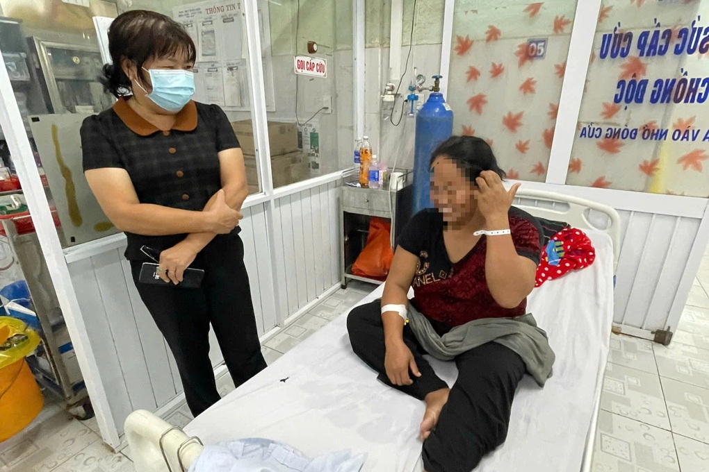 131 orang dirawat di rumah sakit setelah pesta pindah rumah: 45 dipulangkan - 1 Vụ 131 người nhập viện sau tiệc tân gia: 45 người đã xuất viện - 1