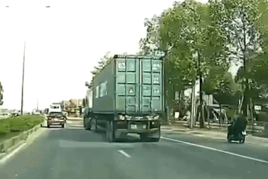 CSGT tìm ra tài xế lái xe container lạng lách ở TPHCM