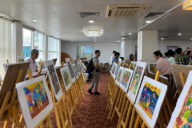 Hoa hậu Nguyễn Thanh Hà đồng hành cùng cuộc thi vẽ tranh vì môi trường