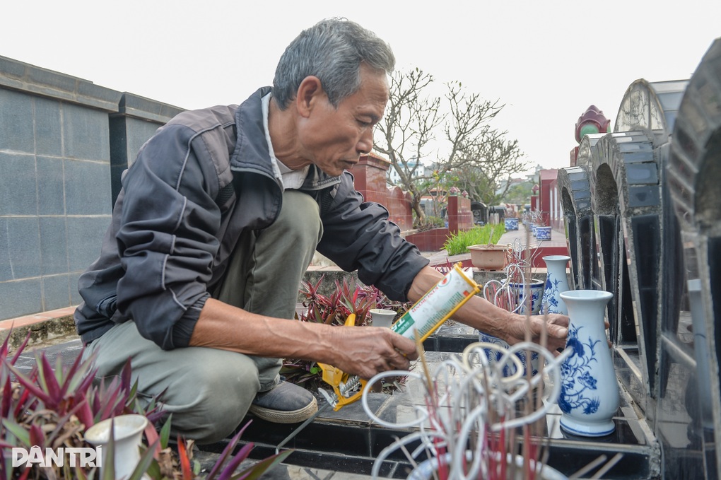 Nghề lau dọn nhà cho người đã khuất ở Hà Nội tất bật dịp cận Tết - 9 Nghề lau dọn nhà cho người đã khuất ở Hà Nội tất bật dịp cận Tết - 9