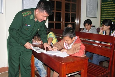 Những người thầy mang quân hàm xanh 