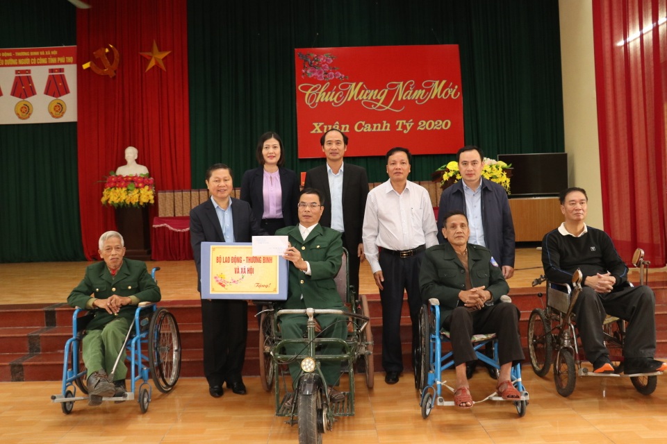 Tết này, gia đình vui hơn khi có sự quan tâm của ngành LĐ-TBXH - 3 Tết này, gia đình vui hơn khi có sự quan tâm của ngành LĐ-TBXH - 3