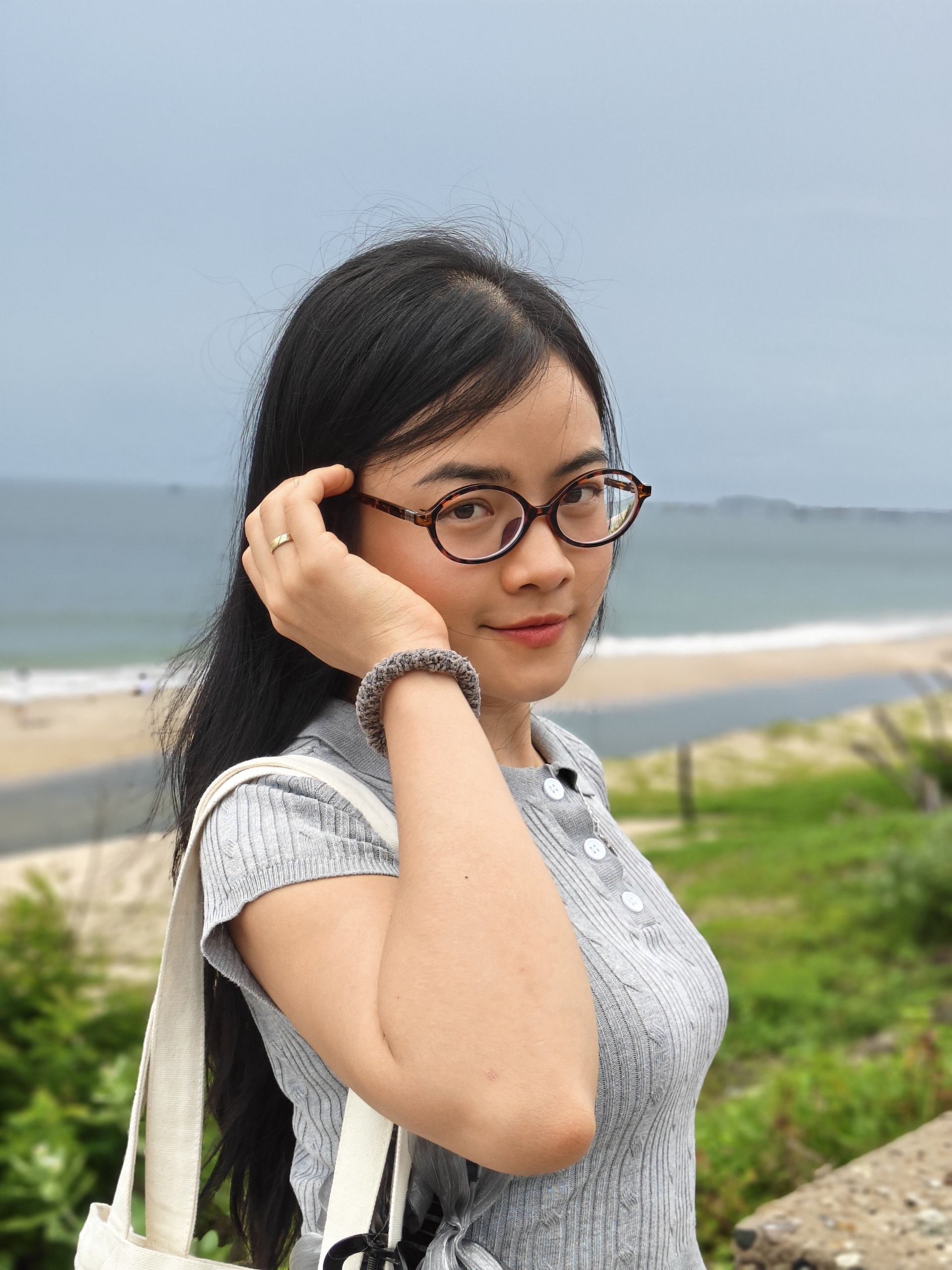 realme 15 Pro៖ ដំណើរការល្អ AI ចម្រុះ ប៉ុន្តែការរចនាត្រូវការការកែលម្អ - 23 realme 15 Pro: Hiệu suất tốt, AI đa dạng nhưng thiết kế cần cải thiện - 23
