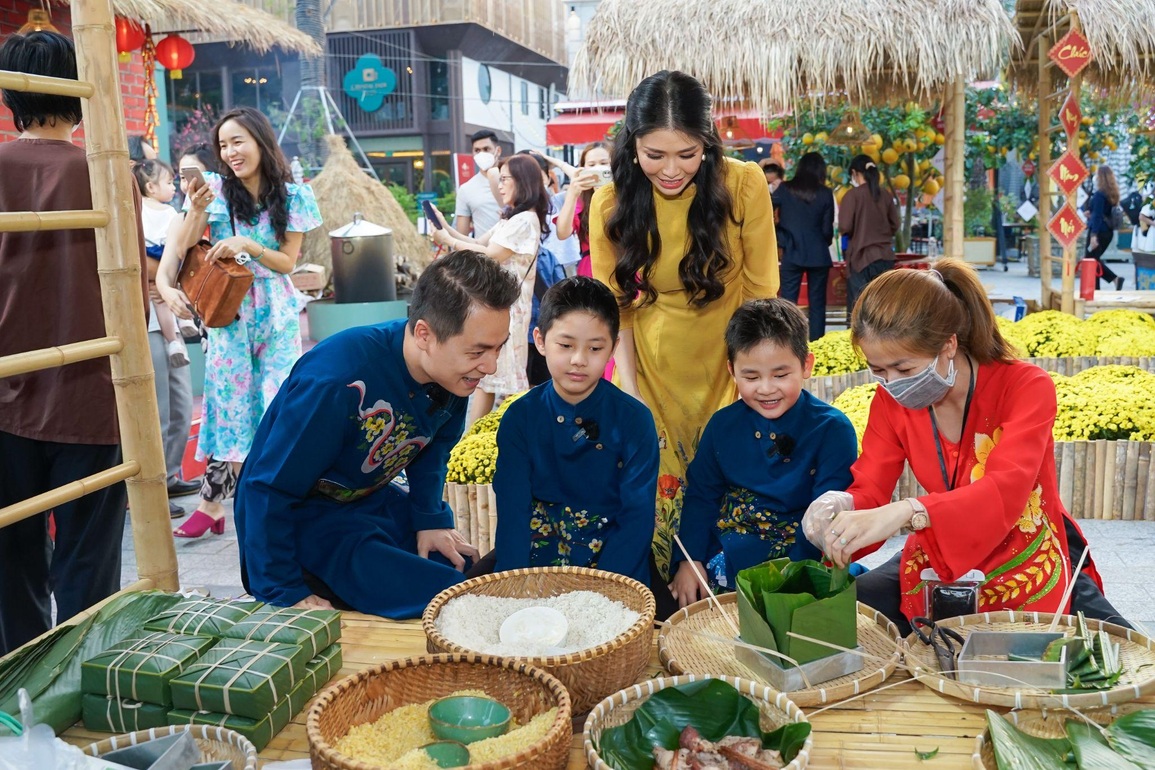 Các nhóc tì nhà sao Việt mê tít các trò chơi dân gian tại Hội Hoa xuân 2022 - 6 Các nhóc tì nhà sao Việt mê tít các trò chơi dân gian tại Hội Hoa xuân 2022 - 6