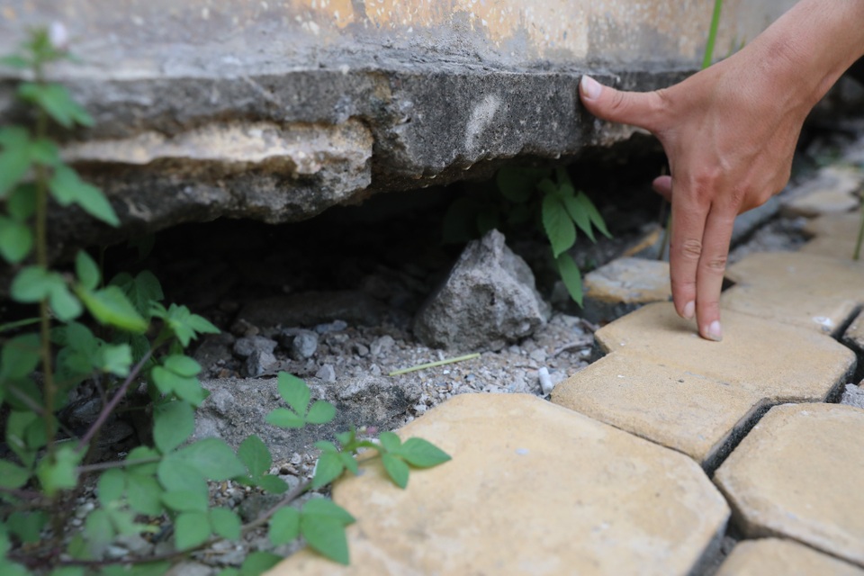 Bệnh viện sụt lún như vừa trải qua động đất - 12