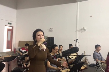 Tân Nhàn rưng rưng khi hát "Mục Kiền Liên cứu mẹ".