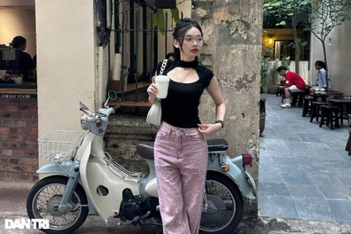 Giới trẻ lên phố cổ Hà Nội "săn" gió mùa, chi 500.000 đồng để có ảnh đẹp