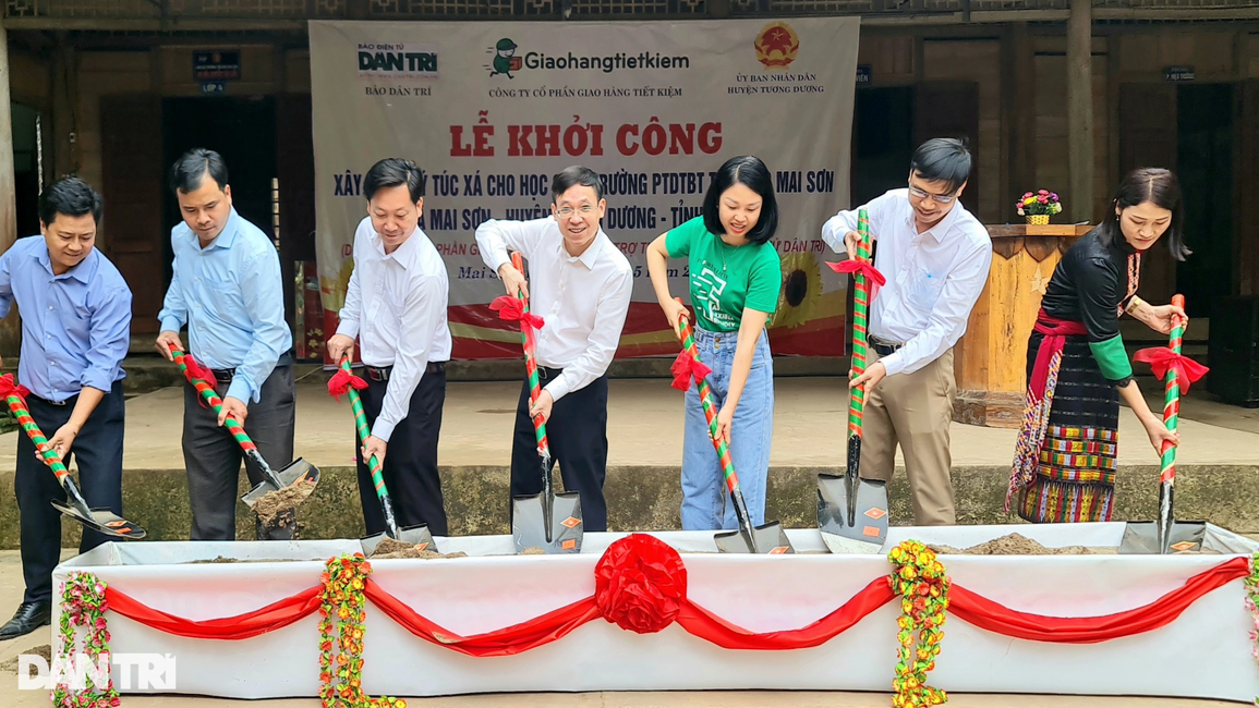 Khởi công xây điểm trường Dân trí giúp học sinh nghèo biên giới Việt - Lào - 10 Khởi công xây điểm trường Dân trí giúp học sinh nghèo biên giới Việt - Lào - 10