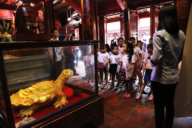 MISS BABY VIỆT NAM 2018 - Các thí sinh nhí học tìm hiểu văn hóa Việt  tại Văn Miếu - Quốc Tử Giám