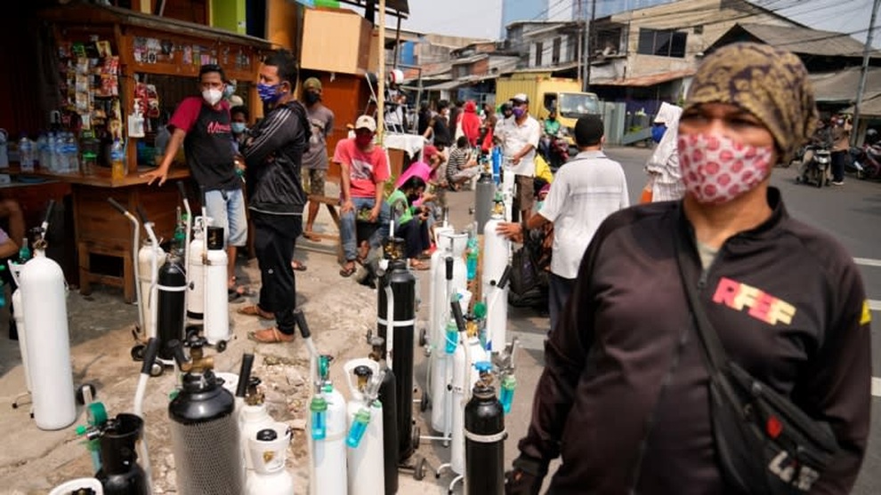 Indonesia vỡ trận Covid-19, gần 270 bệnh nhân chết tại nhà - 4 Indonesia vỡ trận Covid-19, gần 270 bệnh nhân chết tại nhà - 4
