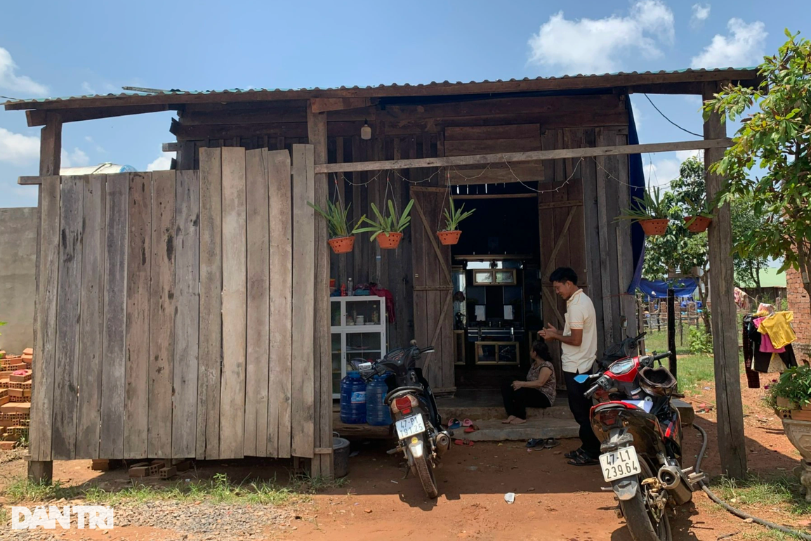 Mẹ vừa qua đời, bố tự vẫn theo, hai con nhỏ ngơ ngác giữa cuộc đời - 5 Mẹ vừa qua đời, bố tự vẫn theo, hai con nhỏ ngơ ngác giữa cuộc đời - 5