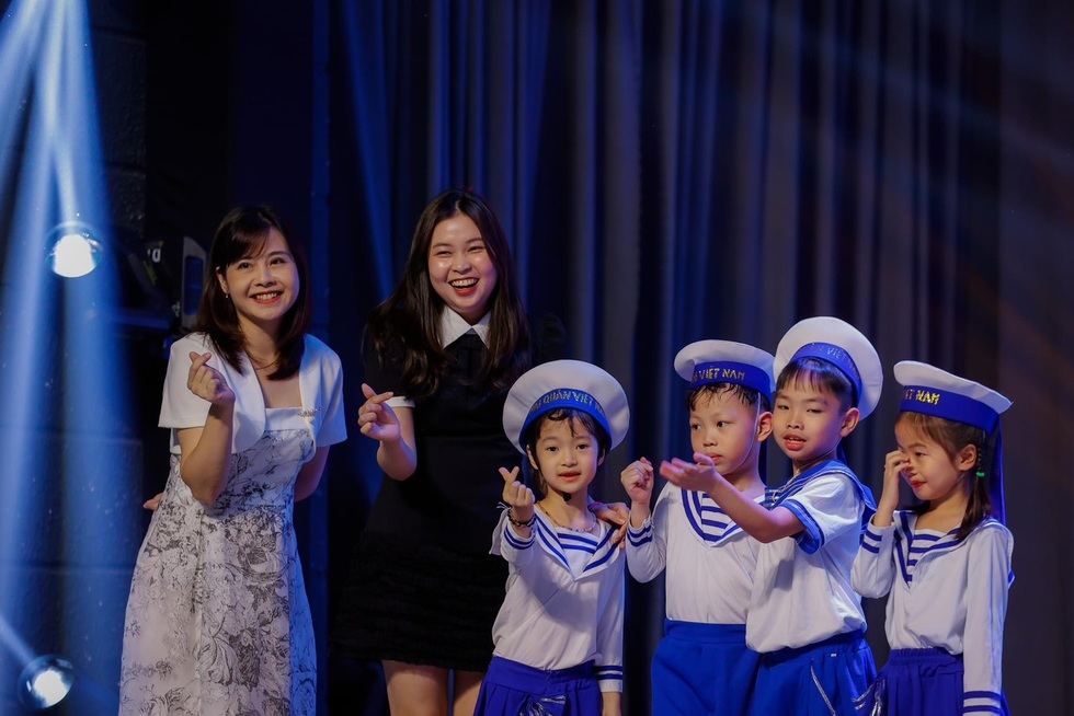 Bé Luyến Của để dành hé lộ kỷ niệm gọi mẹ bằng cô, tuổi thơ rất ít bạn - 9 Bé Luyến Của để dành hé lộ kỷ niệm gọi mẹ bằng cô, tuổi thơ rất ít bạn - 9