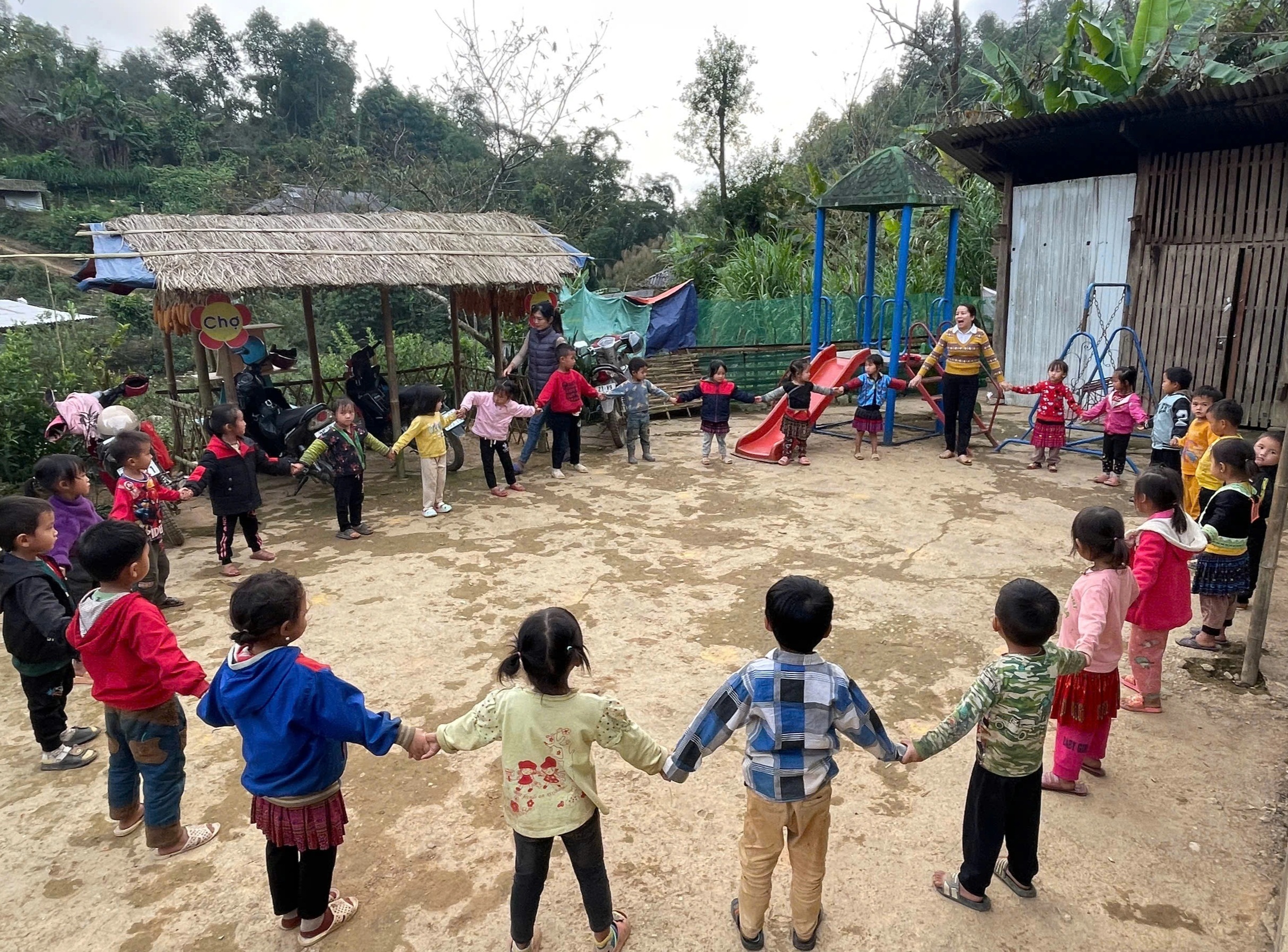 Những giáo viên gieo chữ vùng "lõm sóng"